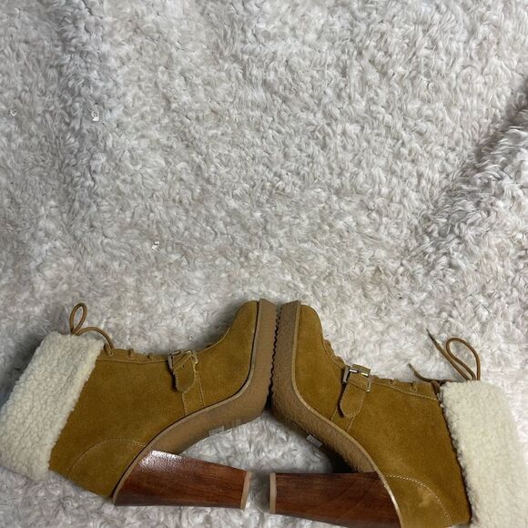 MICHAEL Michael Kors Chestnut leather Suede Sherpa Cuff Laceup  Heel Boots SZ9M - Picture 7 of 10